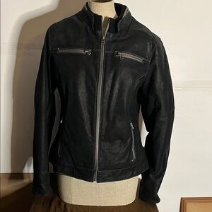 😄Leather biker’s jacket zippers pockets thinsilated black textured